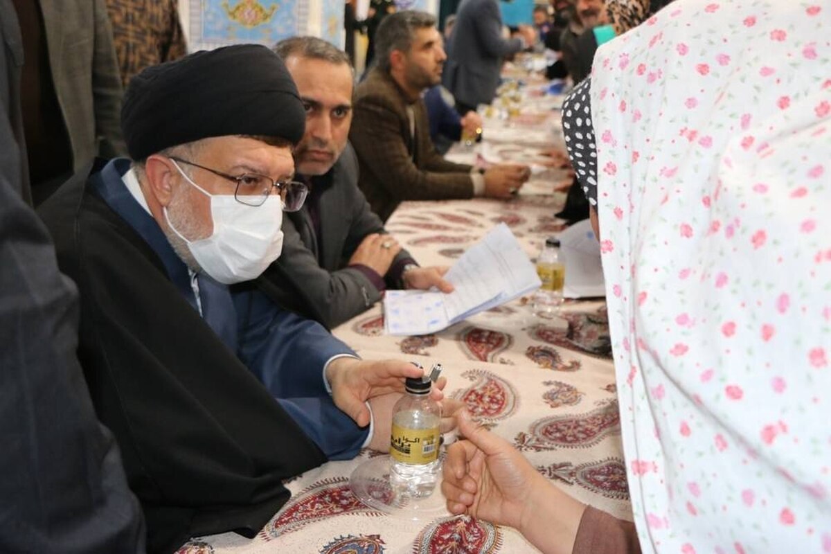 ۳۰ نفر از مسئولان قضایی استان فارس با حضور در حرم علی‌ بن حمزه (ع) مشکلات قضایی ۲۹۳ نفر از مراجعان را بررسی کردند