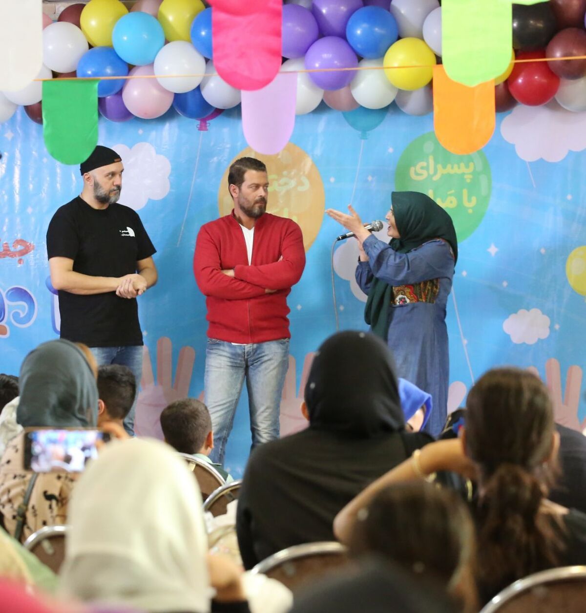 جشن بزرگ روز جهانی کودک با حضور کودکان کار و هنرمندان در مدرسه «صبح رویش»