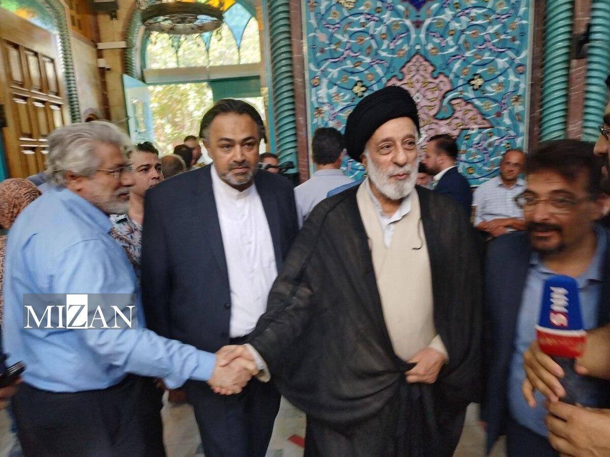 حجت‌الاسلام والمسلمین هادی خامنه‌ای رای خود را به صندوق انداخت