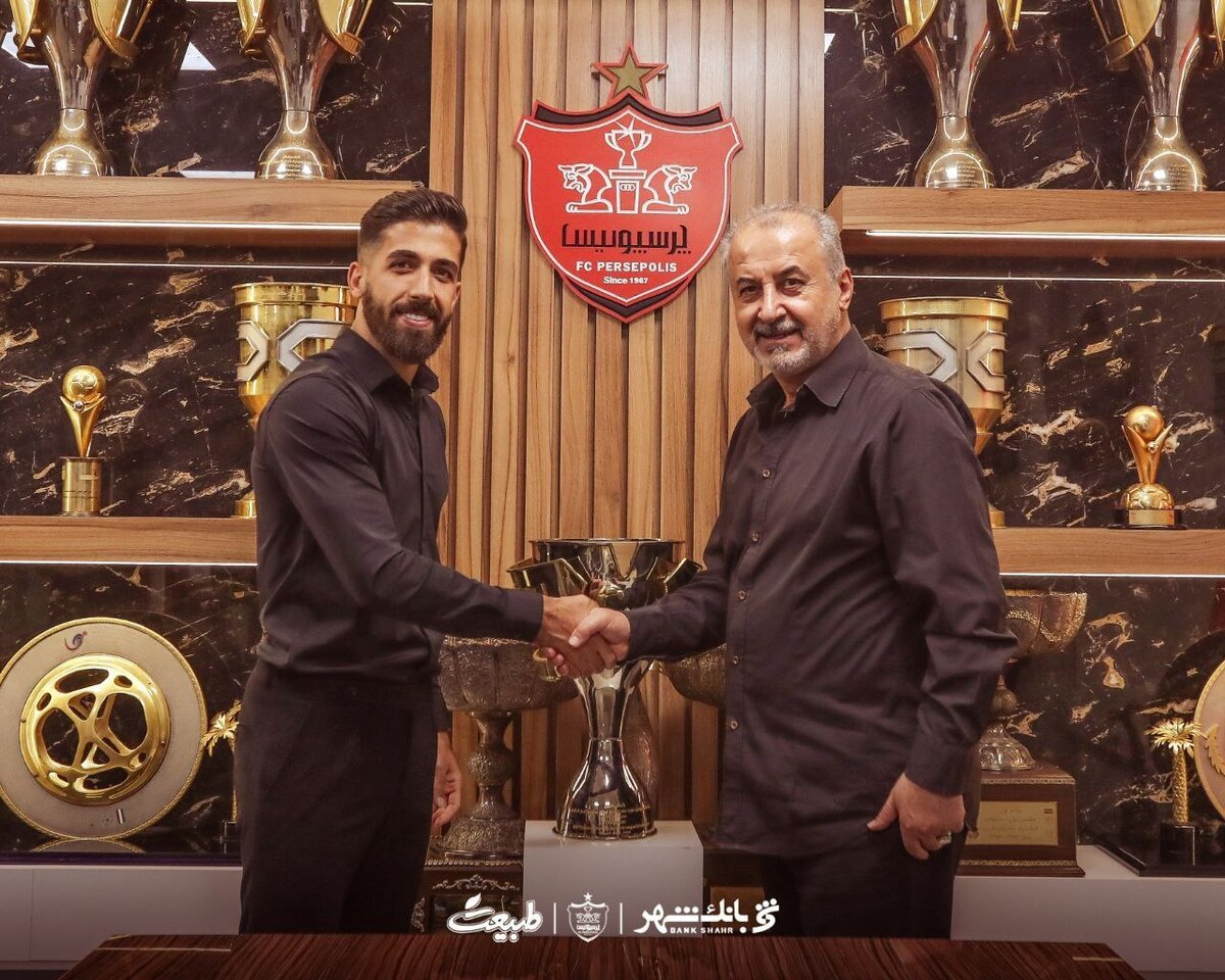 فرشاد فرجی با پرسپولیس تمدید کرد