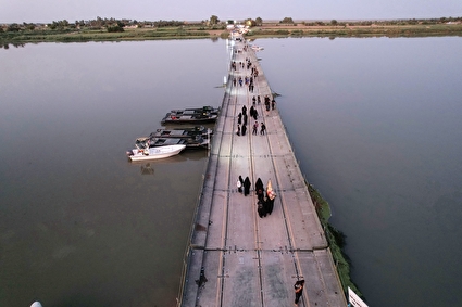 زائران اربعین حسینی در مسیر نعمانیه