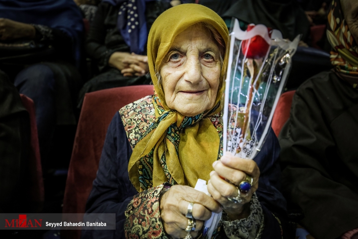 چند توصیه برای جلوگیری از افسردگی و گو‌شه‌گیری سالمندان/ مهم‌ترین نیاز‌های روحی افراد در پیری چیست؟